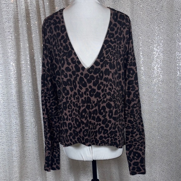 Sanctuary Sweaters - Sanctuary Animal Print V-Neck Sweater